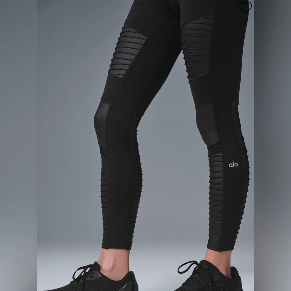 Alo 7/8 High Waist Moto Leggings & Peak Sports Bra Set - Picture 5 of 11